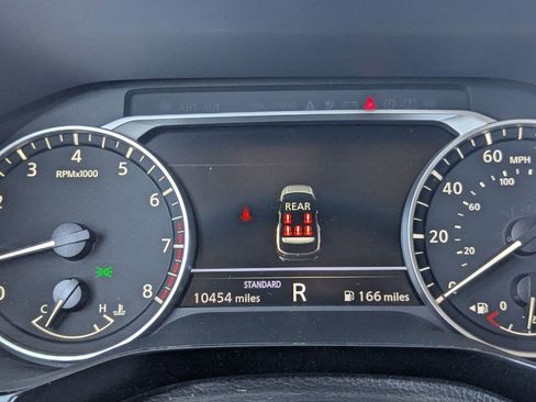 Used 2024 Nissan Pathfinder SV w/ SV Premium Package image 30