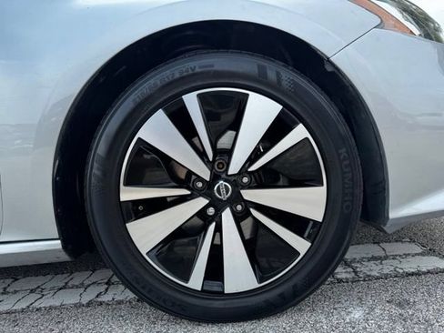 Used 2019 Nissan Altima 2.5 SV FWD image 11