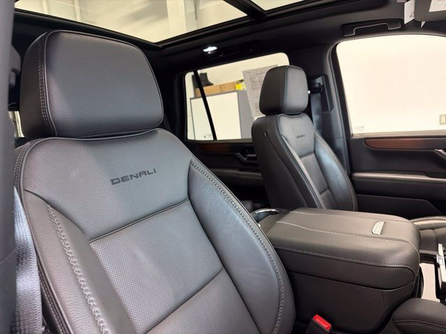 Used 2025 GMC Yukon Denali w/ Sun & Power Step Package AWD/4WD image 45