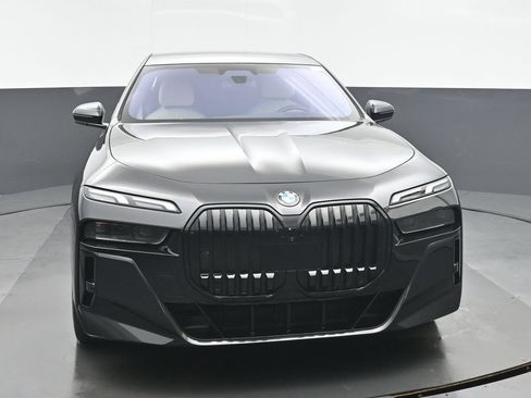 Used 2023 BMW 760i xDrive w/ Luxury Rear Seating Package AWD/4WD image 8