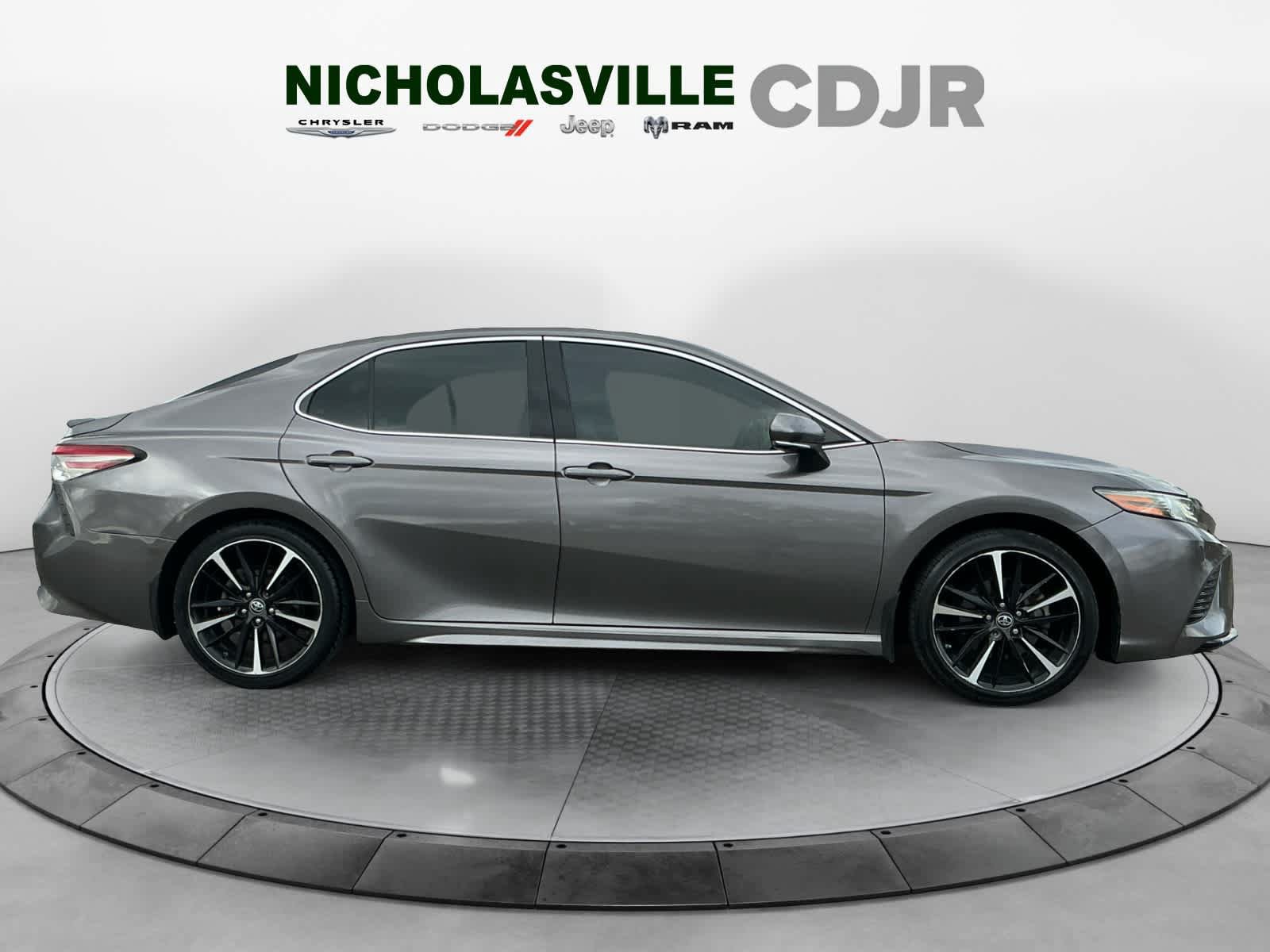 Used 2018 Toyota Camry XSE FWD image 6