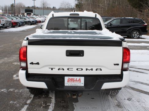 Used 2021 Toyota Tacoma SR5 image 6