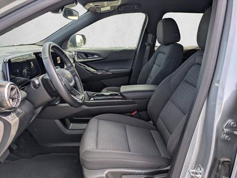 Used 2025 Chevrolet Equinox LT AWD/4WD image 16
