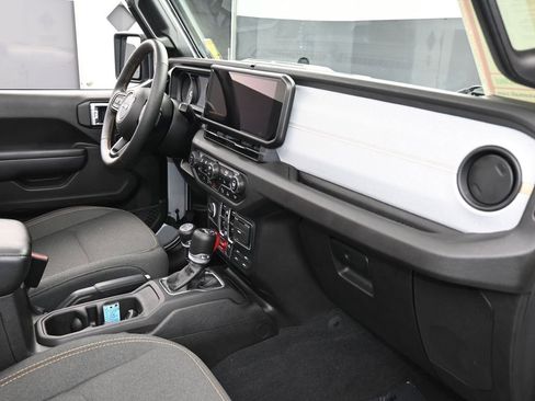 Used 2024 Jeep Wrangler Unlimited image 47