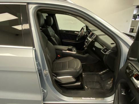 Used 2015 Mercedes-Benz GL 550 4MATIC image 23