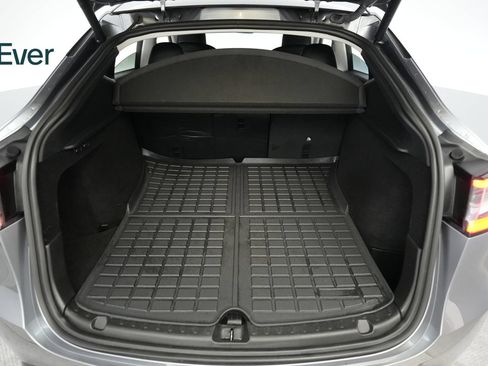 Used 2024 Tesla Model Y Long Range RWD image 8