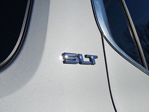 Used 2019 GMC Acadia SLT image 30