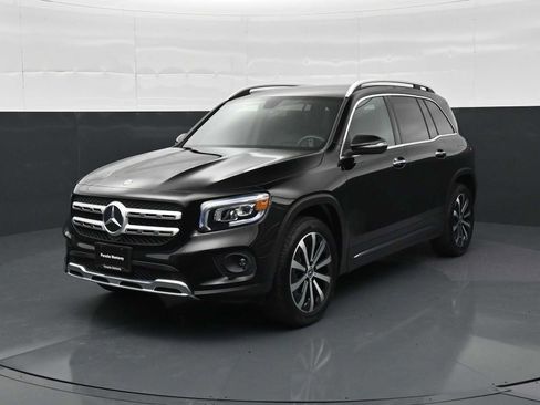 Used 2022 Mercedes-Benz GLB 250 image 1