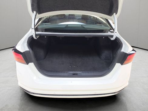 Used 2025 Nissan Altima 2.5 SV FWD image 10
