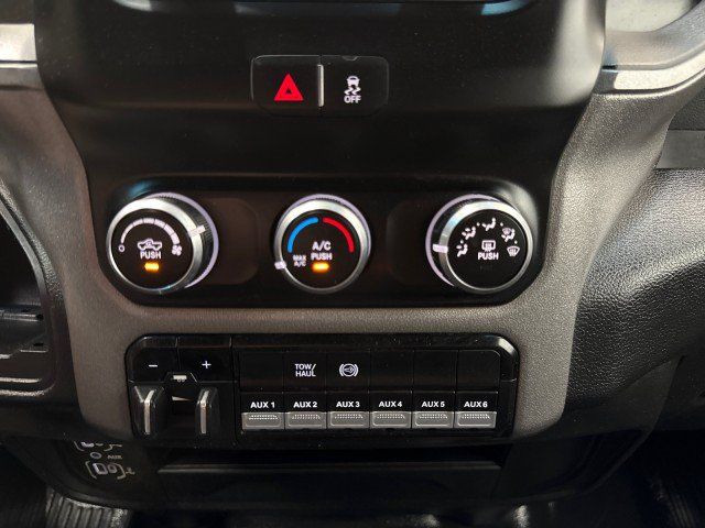 Used 2024 RAM 2500 Tradesman w/ Chrome Appearance Group AWD/4WD image 19