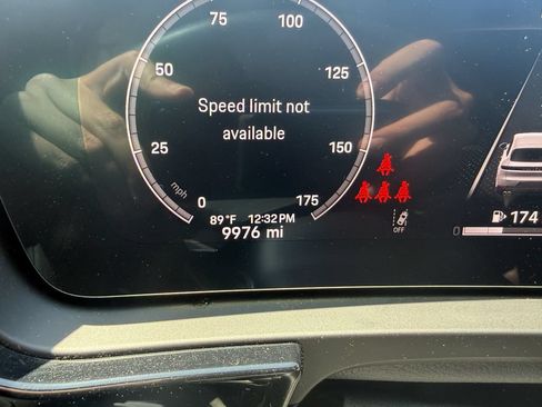 Used 2025 Porsche Cayenne AWD/4WD image 12