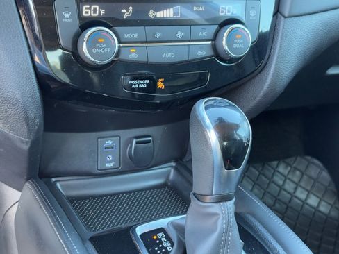 Used 2017 Nissan Rogue SL w/ SL Premium Package image 26