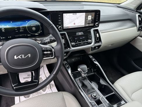 Used 2023 Kia Sorento SX image 11