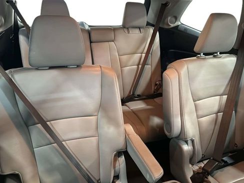 Used 2022 Honda Pilot Touring image 13