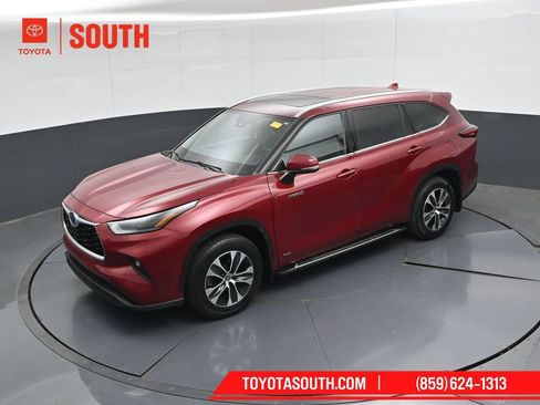 Used 2021 Toyota Highlander XLE AWD/4WD image 51