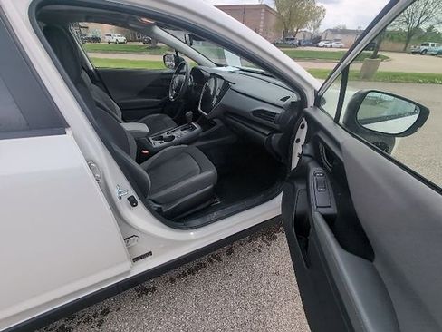 Used 2025 Subaru Crosstrek 2.0i Premium image 3