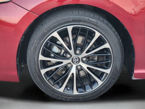 Used 2018 Toyota Camry SE FWD image 30