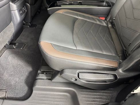 Used 2024 Nissan Pathfinder Platinum FWD image 28