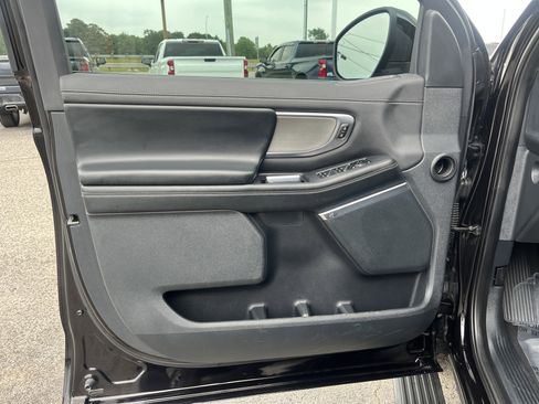 Used 2025 Ford Expedition Platinum AWD/4WD image 13