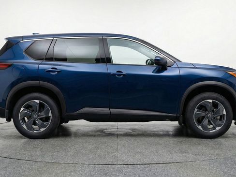 Used 2025 Nissan Rogue SV image 8