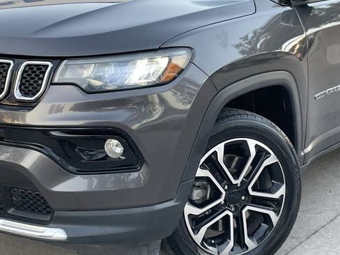 Used 2023 Jeep Compass Limited image 7