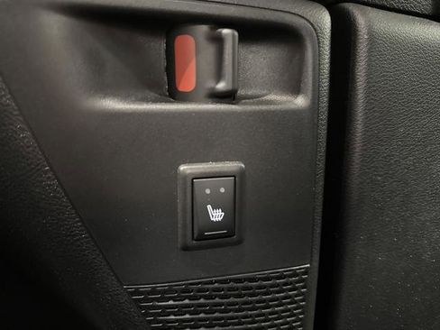 Certified 2025 Chrysler Pacifica Limited image 35