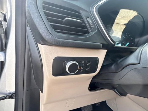 Used 2021 Ford Escape SE image 19