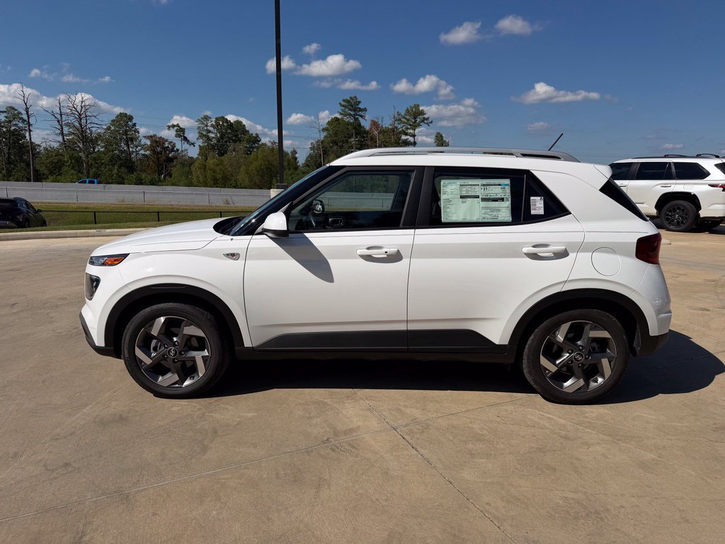 Used 2026 Hyundai Venue SEL FWD image 2