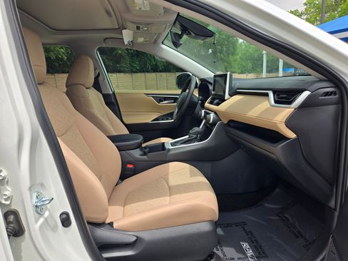 Used 2025 Toyota RAV4 XLE w/ Convenience Package FWD image 27
