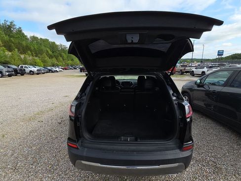 Used 2019 Jeep Cherokee Limited w/ Luxury Group AWD/4WD image 14