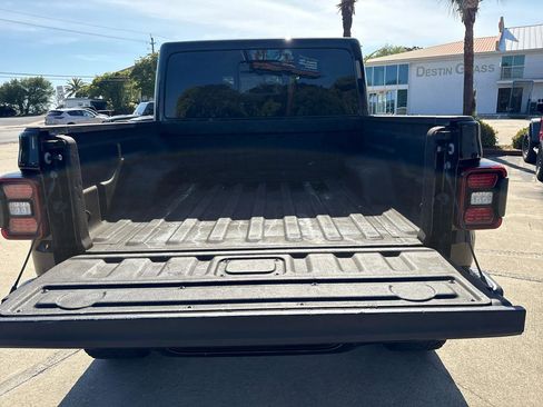 Used 2022 Jeep Gladiator Overland AWD/4WD image 14