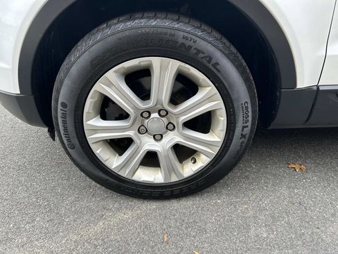 Used 2019 Land Rover Range Rover Evoque SE Premium image 9