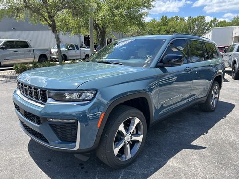 New 2026 Jeep Grand Cherokee L Limited w/ Luxury Tech Group II RWD image 3