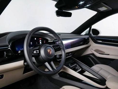 New 2026 Porsche Macan 4 Electric AWD/4WD image 4