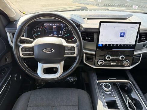 Used 2024 Ford Expedition XLT RWD image 11