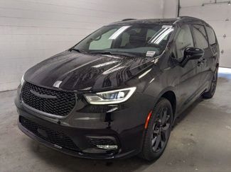 Used 2026 Chrysler Pacifica Limited FWD video 1