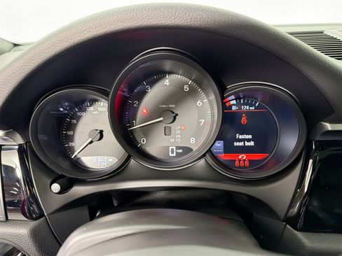 Certified 2023 Porsche Macan image 19