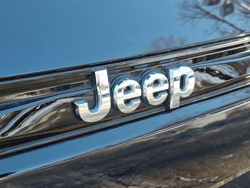 Certified 2023 Jeep Grand Cherokee Limited image 30