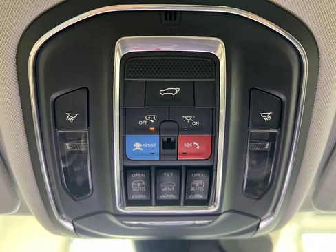 Used 2024 Jeep Grand Cherokee Limited AWD/4WD image 50