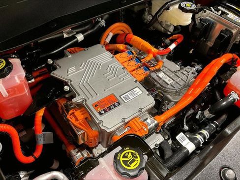 Used 2023 Chevrolet Bolt EUV LT w/ Convenience Package image 31