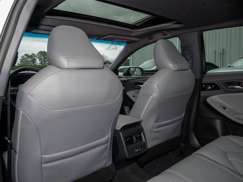 Certified 2021 Toyota Avalon XLE w/ Moonroof Package image 9