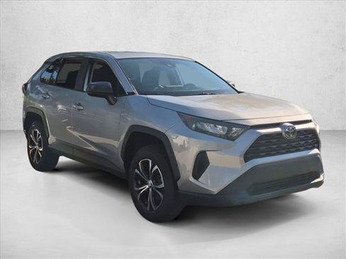 Used 2022 Toyota RAV4 LE FWD image 3