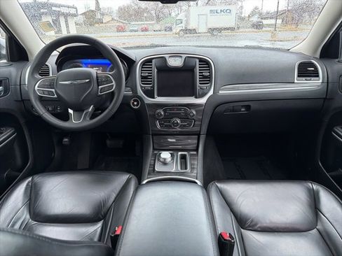 Used 2022 Chrysler 300 Touring L image 15