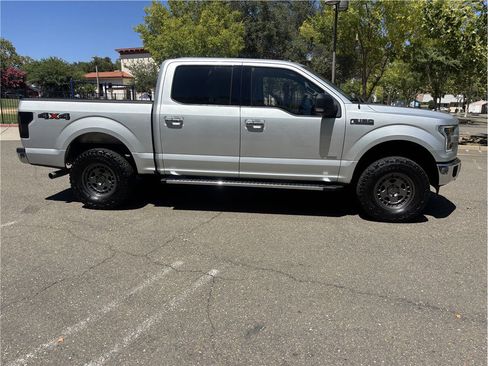 Used 2017 Ford F150 XLT w/ Equipment Group 302A Luxury AWD/4WD image 8