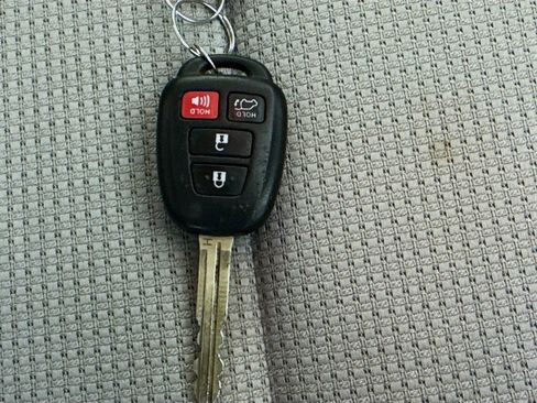 Used 2017 Toyota RAV4 XLE image 37