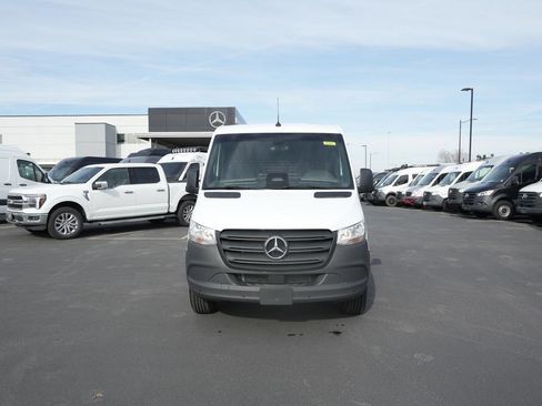 Used 2025 Mercedes-Benz Sprinter 2500 image 2