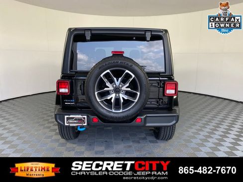 Used 2024 Jeep Wrangler Unlimited w/ Convenience Group AWD/4WD image 6