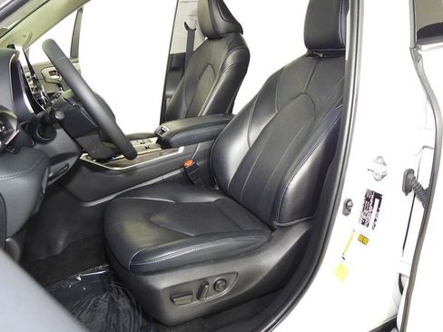 Used 2023 Toyota Highlander Limited FWD image 22