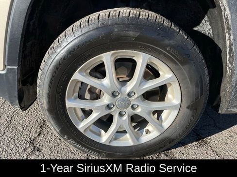 Used 2015 Jeep Cherokee Latitude w/ Comfort/Convenience Group image 11