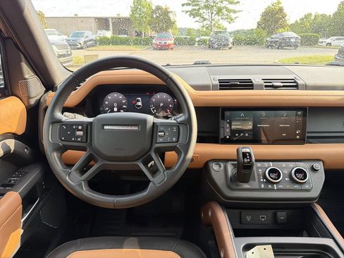 Used 2024 Land Rover Defender 110 X-Dynamic SE AWD/4WD image 4